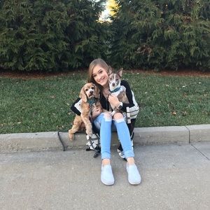 Meet your Posher, Emilee